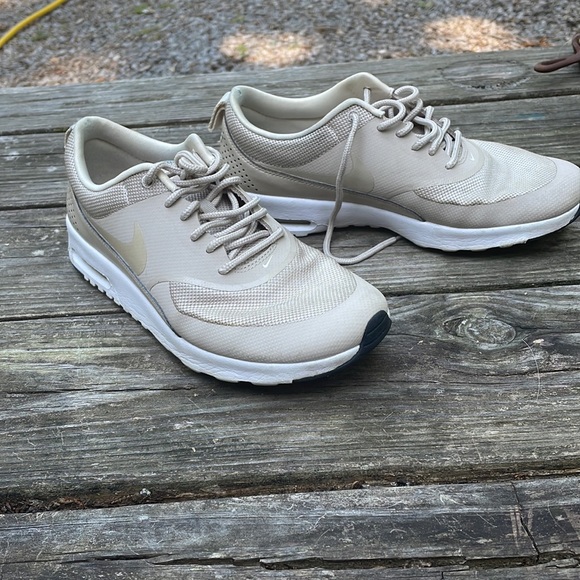 Nike Womens rose gold/champagne athletic shoe - Picture 3 of 7